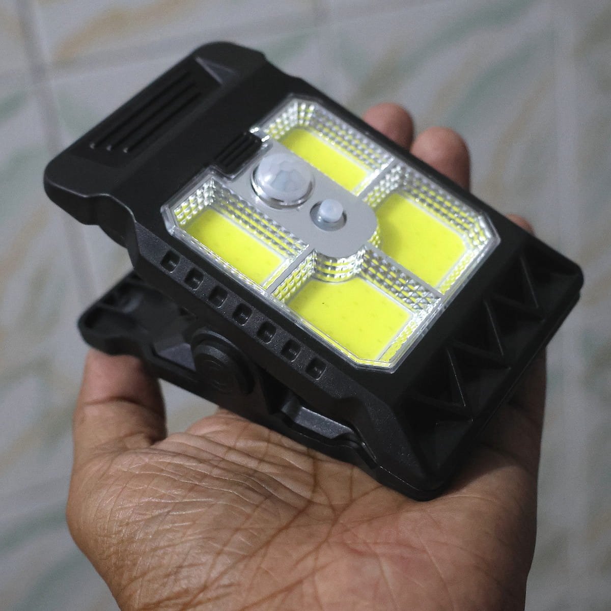 JL-188 Clip On Solar Motion Sensor Light - IP65 Waterproof 3 Modes Outdoor Security Light for Fence - Image 2