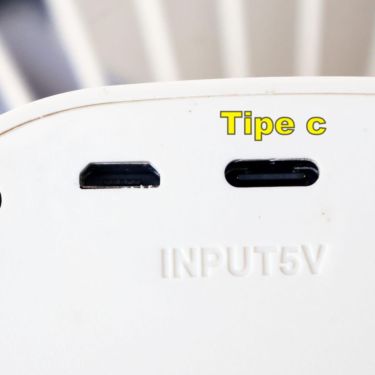 Rechargeable Fan JYSUPER JY-2218 - 4000mAh Battery, 4-6 Hours Runtime, Low Noise, AC/DC Operation with Phone Stand - Image 3
